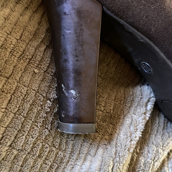 Massimo 7.5 M LIKE NEW. suede high heel pump with lacing on toe. 7.5 m - Picture 4 of 4